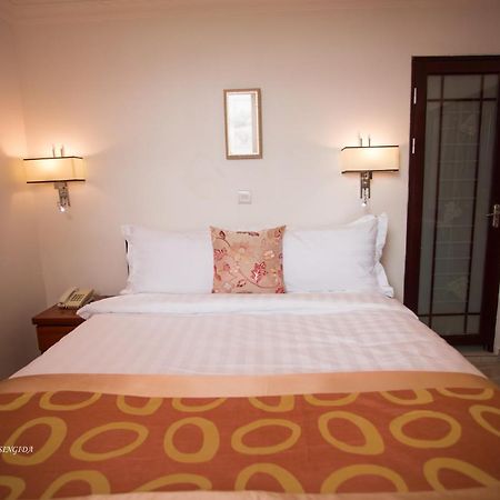Regency Resort Singida Bagian luar foto