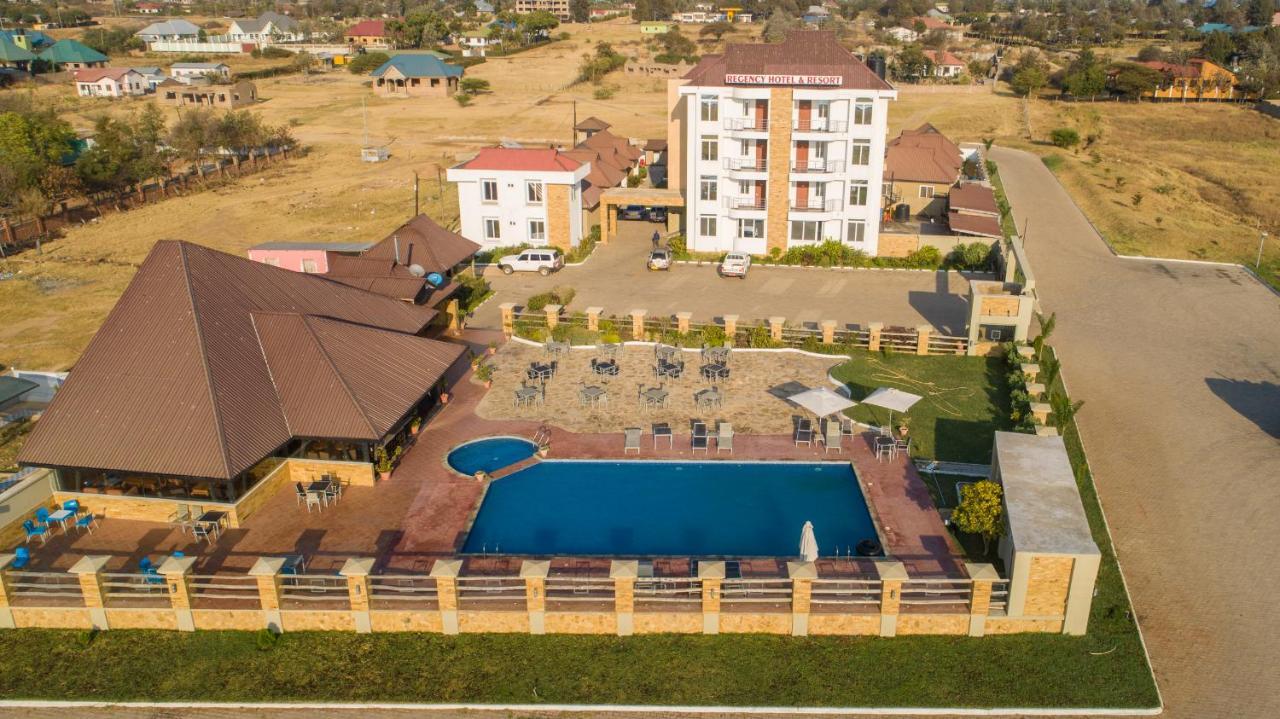 Regency Resort Singida Bagian luar foto