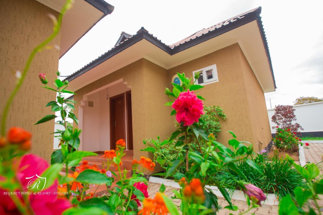 Regency Resort Singida Bagian luar foto